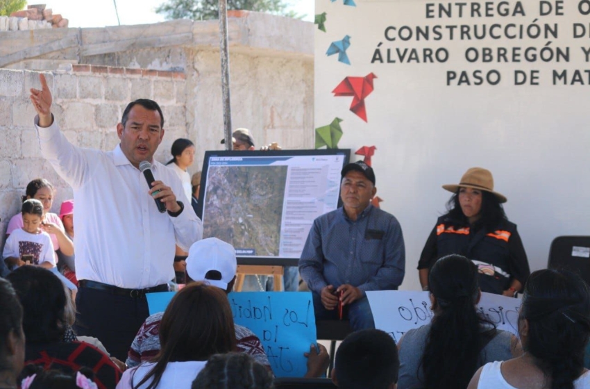  Roberto Cabrera entrega y supervisa obras por más de 5.5 mdp en Paso de Mata y Granjas Banthí