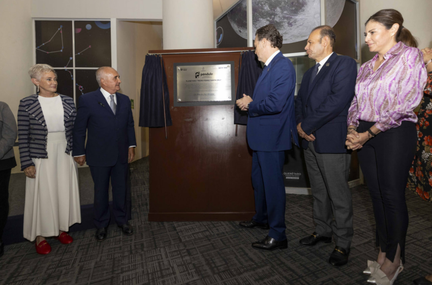  Develan placa conmemorativa del planetario Pedro Ferriz Santa Cruz