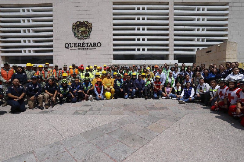  En 3 minutos y 42 segundos se evacuó al personal del Centro Cívico por Simulacro Nacional