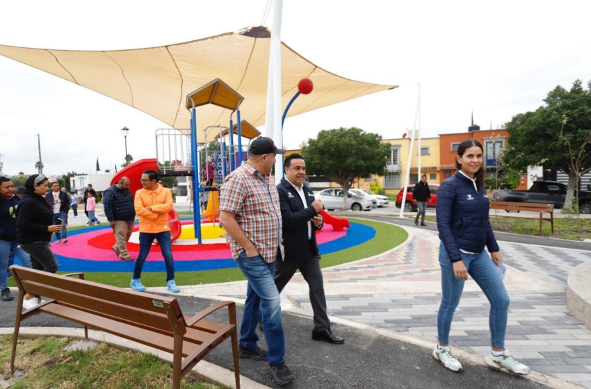  Rehabilitan parque en la delegación Epigmenio González