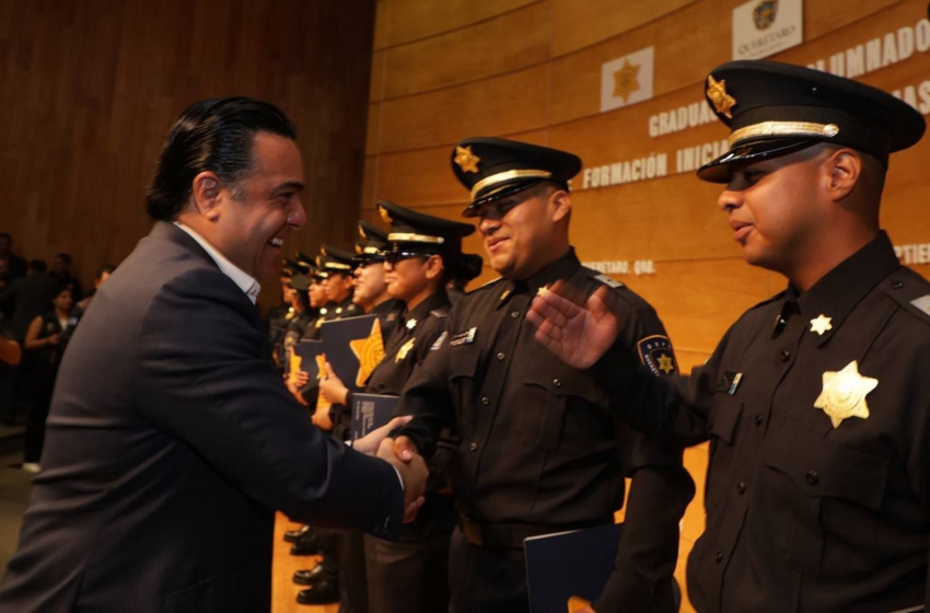  Se gradúan 13 nuevos policías en Querétaro