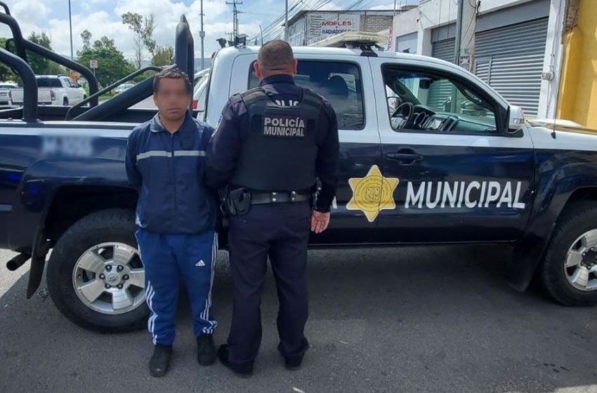  Detienen a sujeto que circulaba en una moto con placa robada