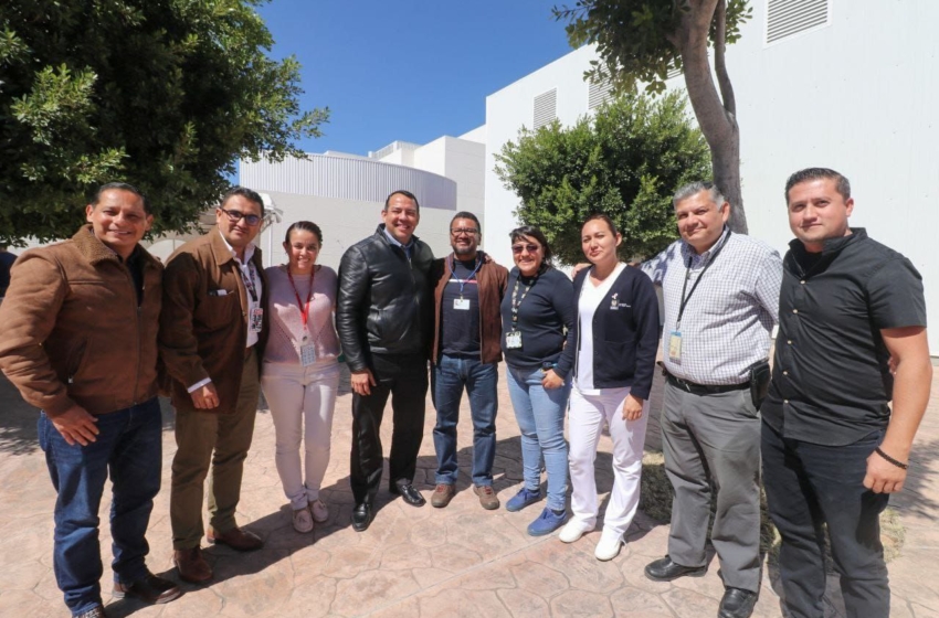  Roberto Cabrera felicita a los médicos en su día