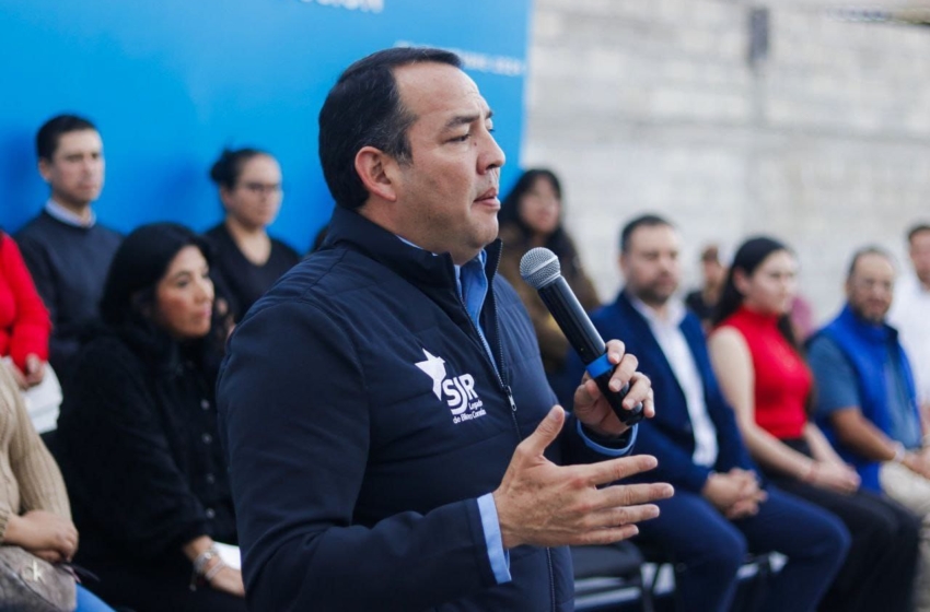  Roberto Cabrera brinda certeza jurídica a familias de Loma Linda con la firma de más de 130 escrituras