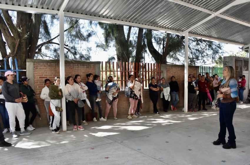  Atienden demandas educativas en Santa Rosa Jáuregui