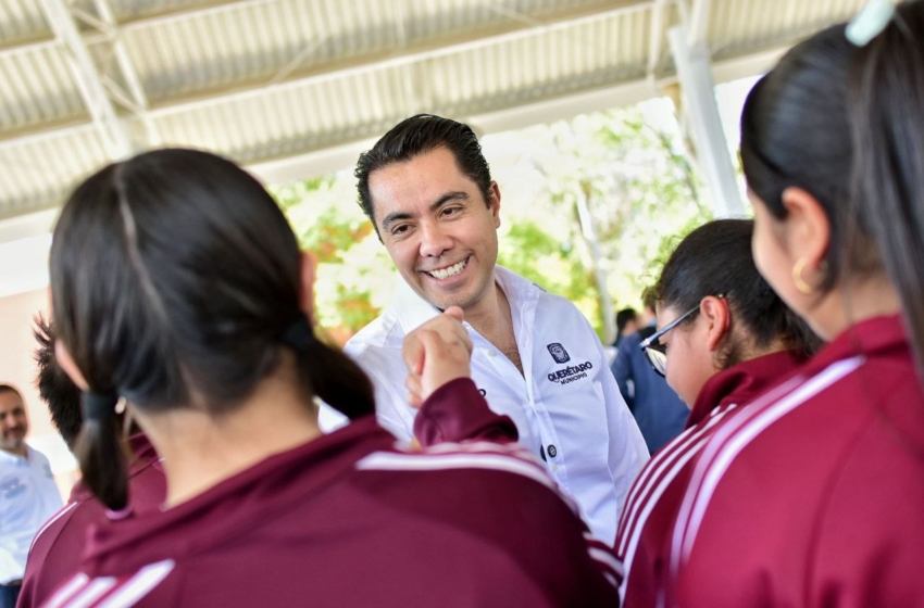  Entrega Felifer Macías rehabilitación de canchas en la Secundaria Técnica No. 12 “Manuel Altamirano