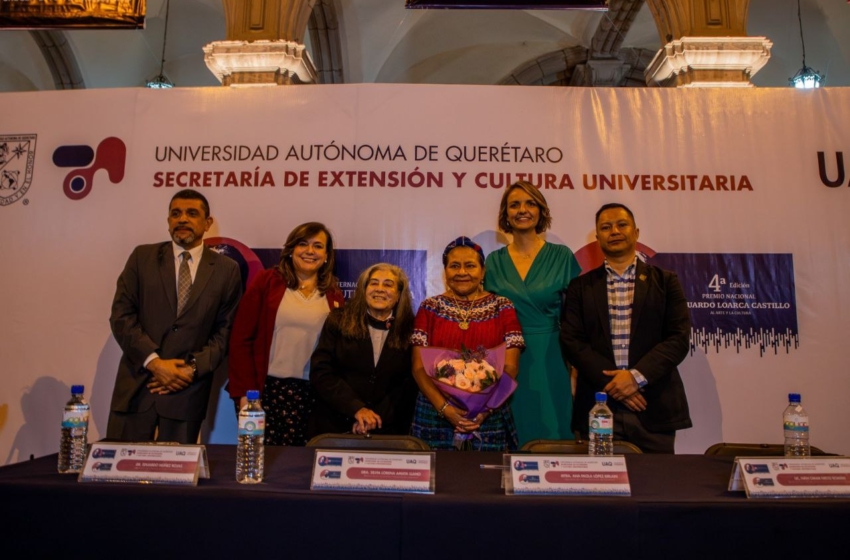  Entrega la UAQ galardones a Rigoberta Menchú y Guadalupe Parrondo