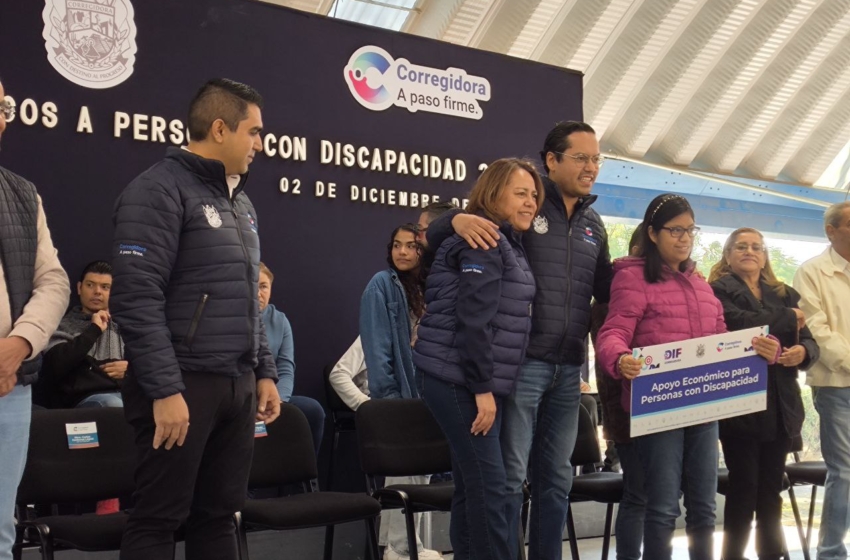  Entregan apoyos a personas con discapacidad en Corregidora