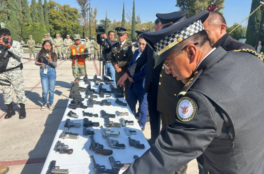  Pistolas con chapa de oro, metrallas retráctiles y pistolas artesanales; así son las armas que destruirá el ejército