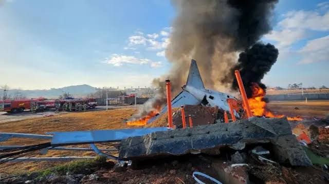  Tragedia aérea en Corea del Sur: 179 muertos al estrellarse avión en Muan