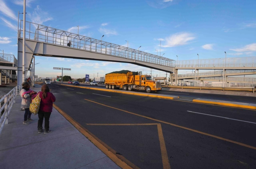  Instalan puente peatonal en La Vida, Corregidora