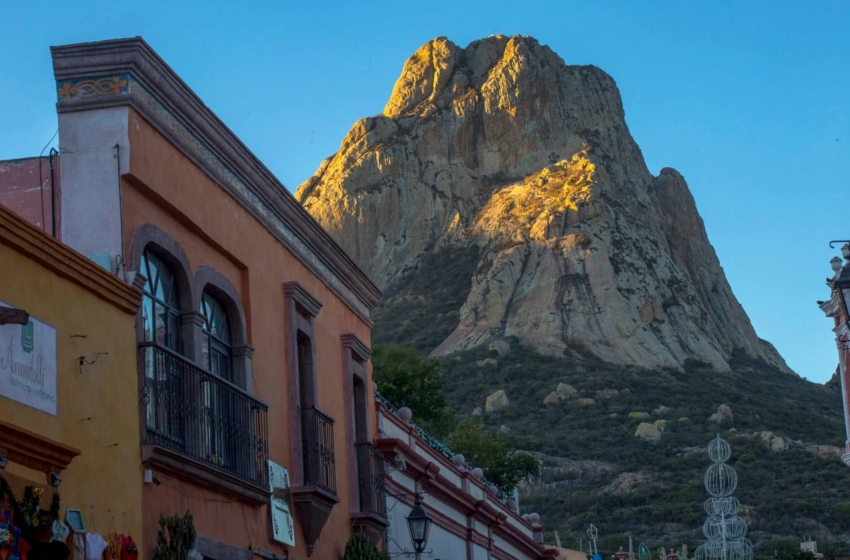  Inician limpieza en la Peña de Bernal tras deslave en sendero