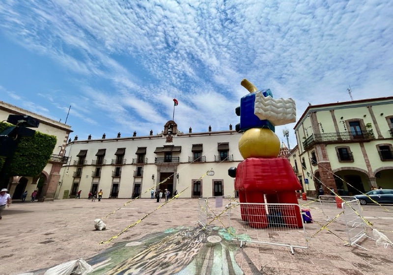 Colocan tres esculturas monumentales de Ángel Ricardo Ríos en el corazón de Querétaro