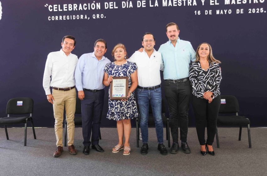Chepe Guerrero entrega reconocimientos a maestros de Corregidora