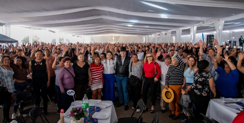  Rodrigo Monsalvo reconoce el papel transformador de las madres marquesinas con festejos comunitarios