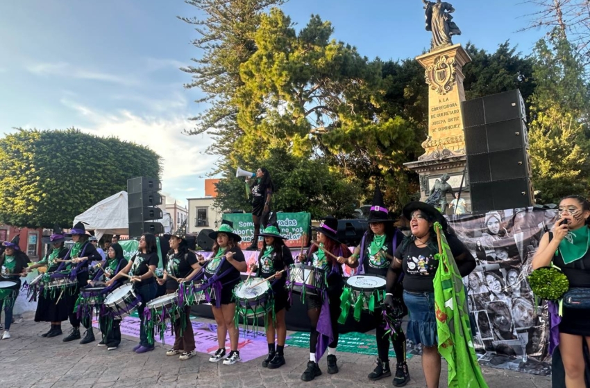  Colectivas feministas marchan en Querétaro por el derecho al aborto legal y seguro