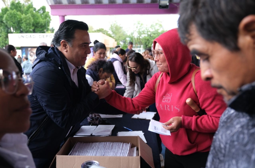  Luis Nava entrega 356 Tarjetas Contigo en Pedro Escobedo para fortalecer economía familiar