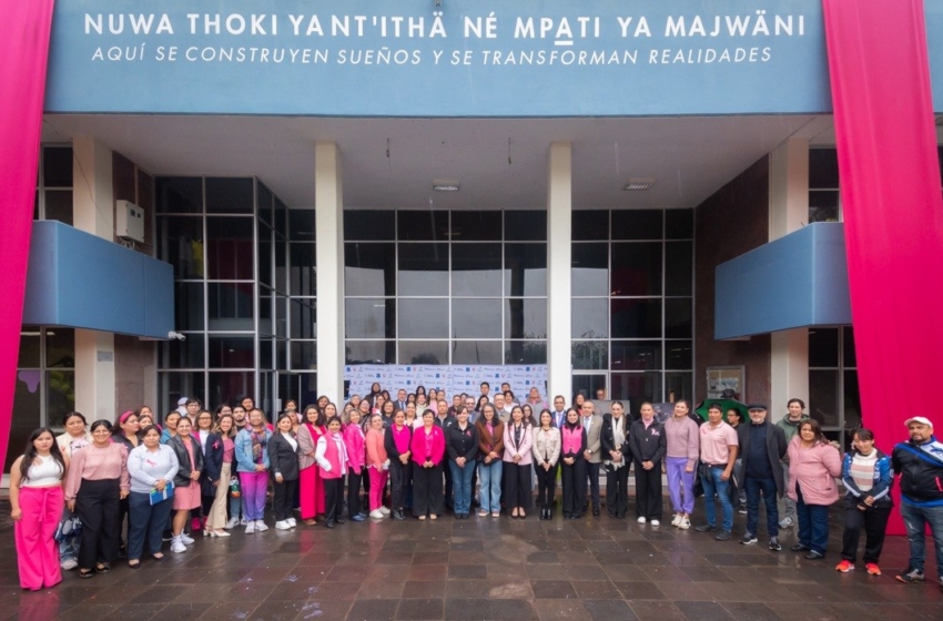  UAQ y SESA inauguran jornada “La UAQ se viste de rosa” para promover la detección temprana del cáncer de mama