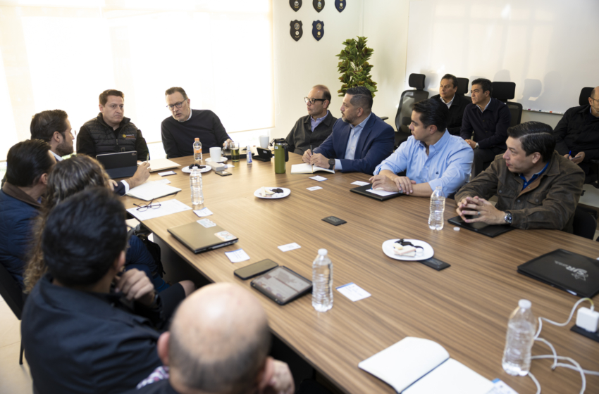 Kuri sostiene reunión con autoridades federales por avance del Tren México–Querétaro