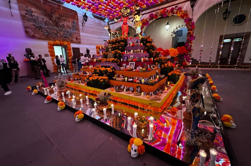  “El vuelo de las almas”: Querétaro honra a sus difuntos y mascotas en el altar de Palacio de Gobierno