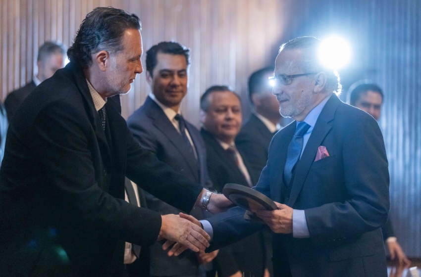  “Los profesionistas son la fortaleza de Querétaro”: Mauricio Kuri en la toma de protesta de la FECAPEQ