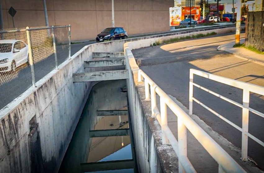  Obras Públicas de Querétaro capital reporta mantenimiento y desazolve de drenes pluviales