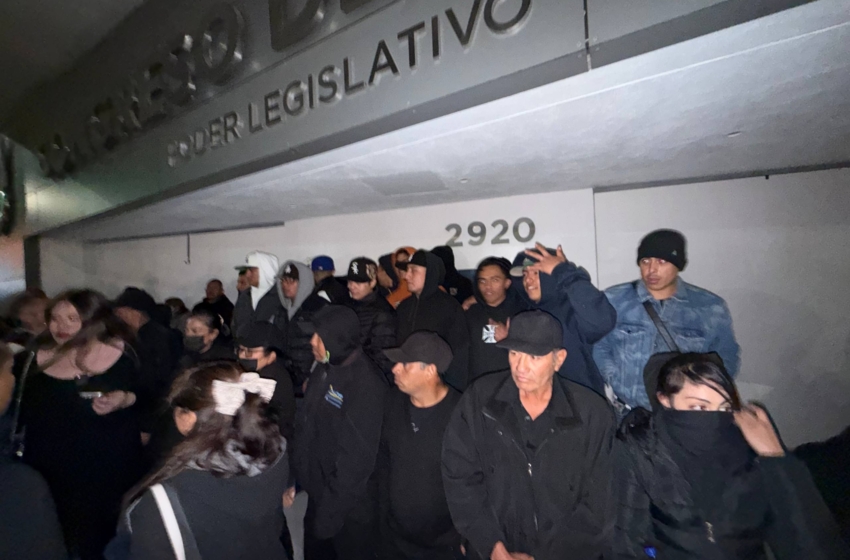  Trifulca afuera del Congreso previo a discusión del Presupuesto 2026