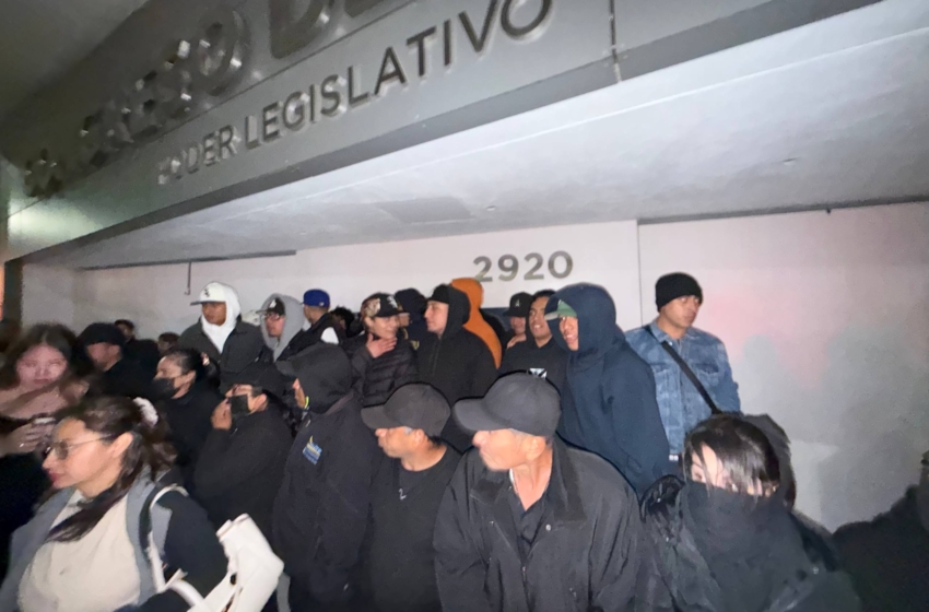  PAN y Morena chocan versiones por encapuchados en protesta frente al Congreso