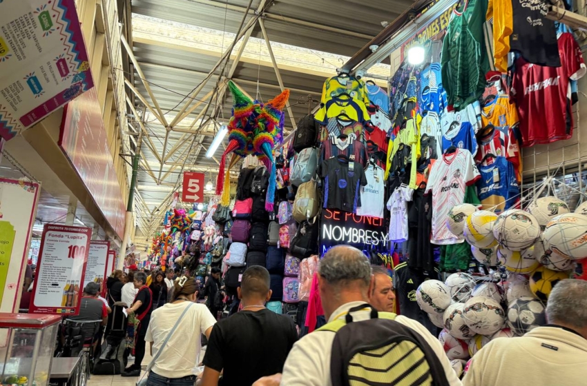  Detienen a dos presuntos carteristas durante operativo de Día de Reyes en el mercado de Escobedo
