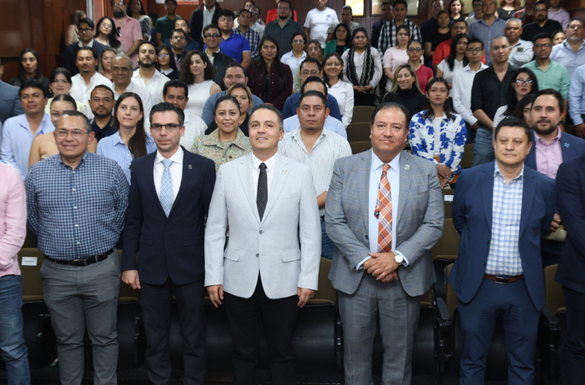  Inauguran diplomado “Desarrollo Político con Visión Humana” en la UAQ