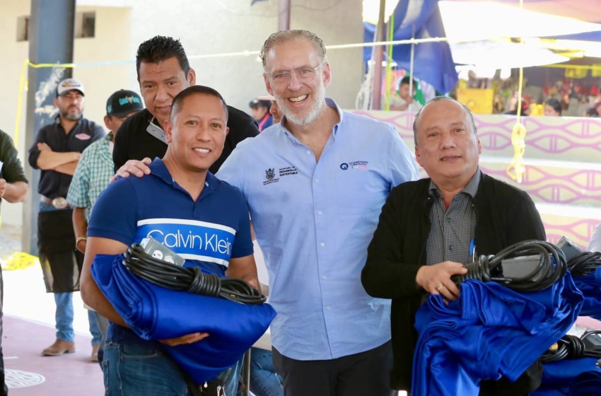  Apoya SEDESU a tianguistas de Tequisquiapan con equipamiento para mejorar su operación