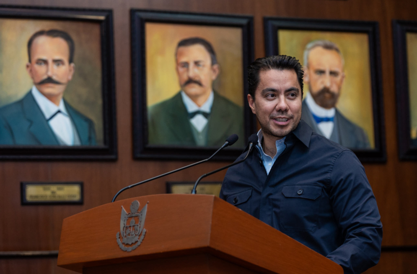  Felifer Macías Olvera invita a familias queretanas a disfrutar del Parque Bicentenario este verano