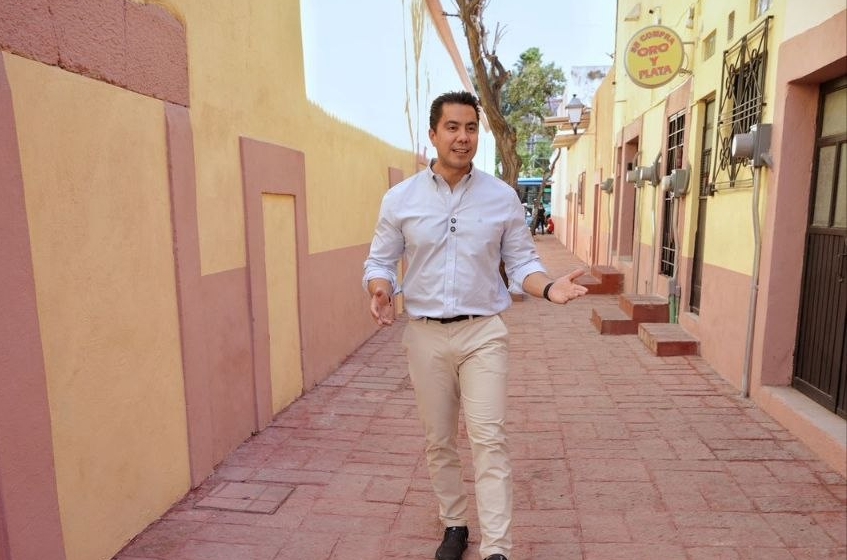  Felifer Macías entrega rehabilitación del andador Jesús García en el Centro Histórico