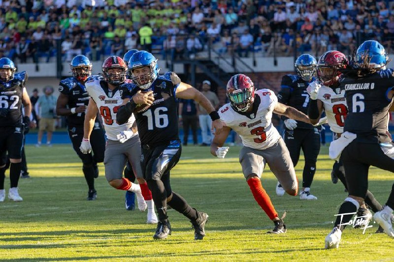  Gallos Negros obtiene su primera victoria de la temporada