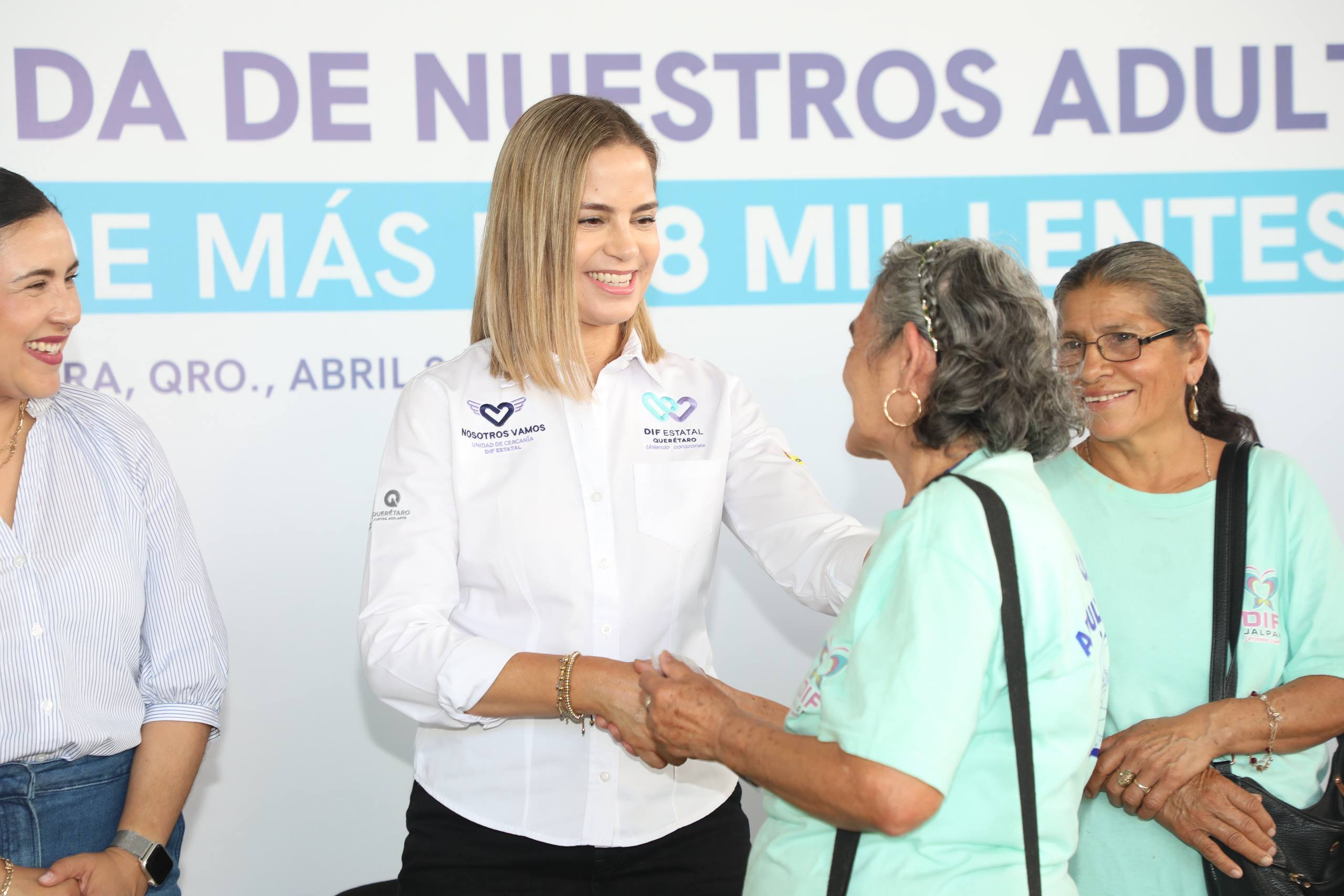  SEDIF entrega lentes a adultos mayores en la Sierra Gorda