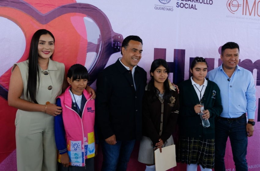  Entrega Luis Nava lentes gratuitos a estudiantes de Huimilpan para mejorar su rendimiento escolar