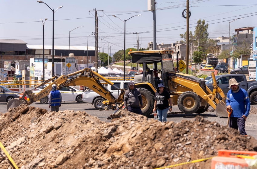  Municipio de Corregidora cierra parcialmente vialidad en intersección de Candiles y Boulevard de Las Américas por socavón