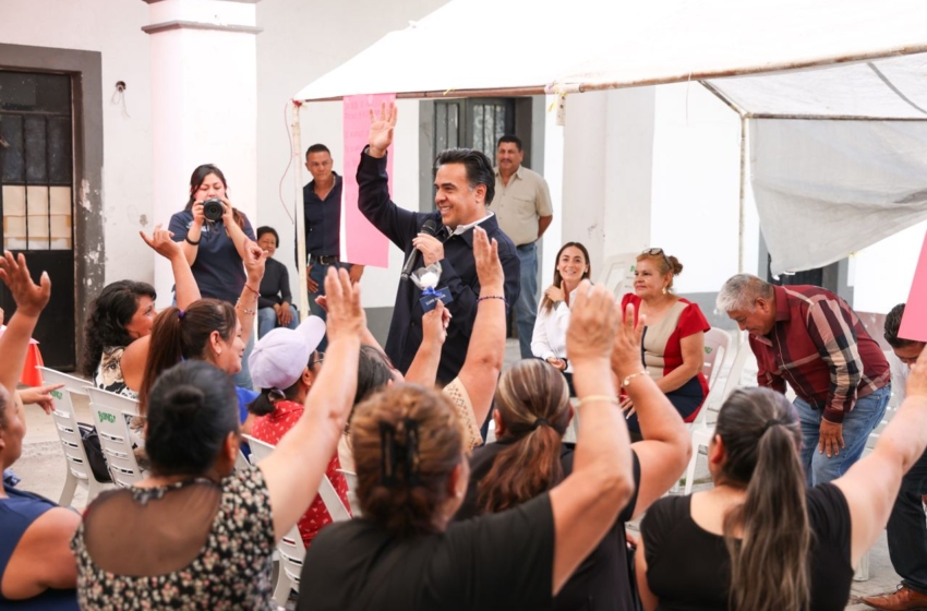  Luis Nava reconoce a madres comerciantes de San Juan del Río y Santa Rosa Jáuregui