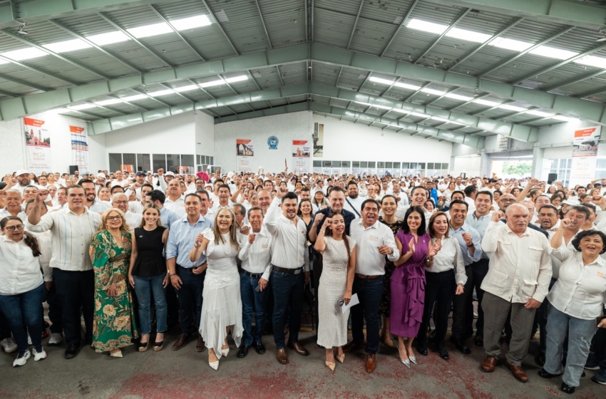 Gobernador anuncia entrega de 13 mil computadoras a docentes en Querétaro