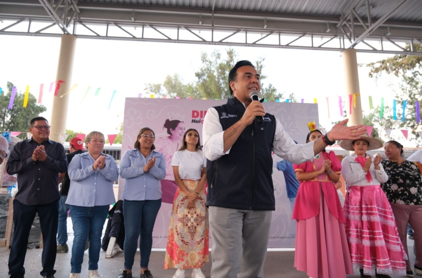  Luis Nava festeja a niñas, niños y mamás de Huimilpan