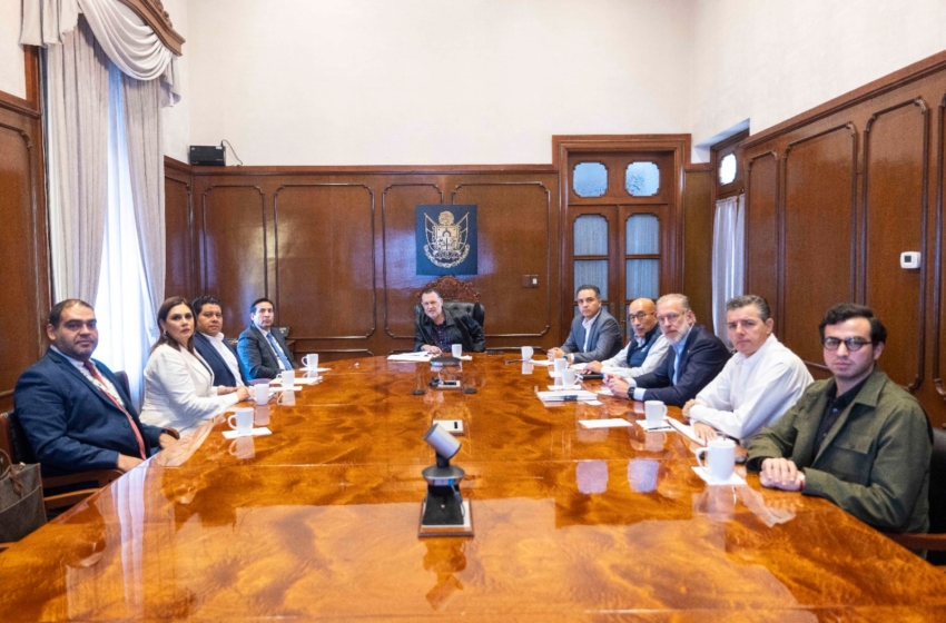  Gobierno estatal y CFE revisan infraestructura eléctrica y acuerdan reforzar acciones en Querétaro