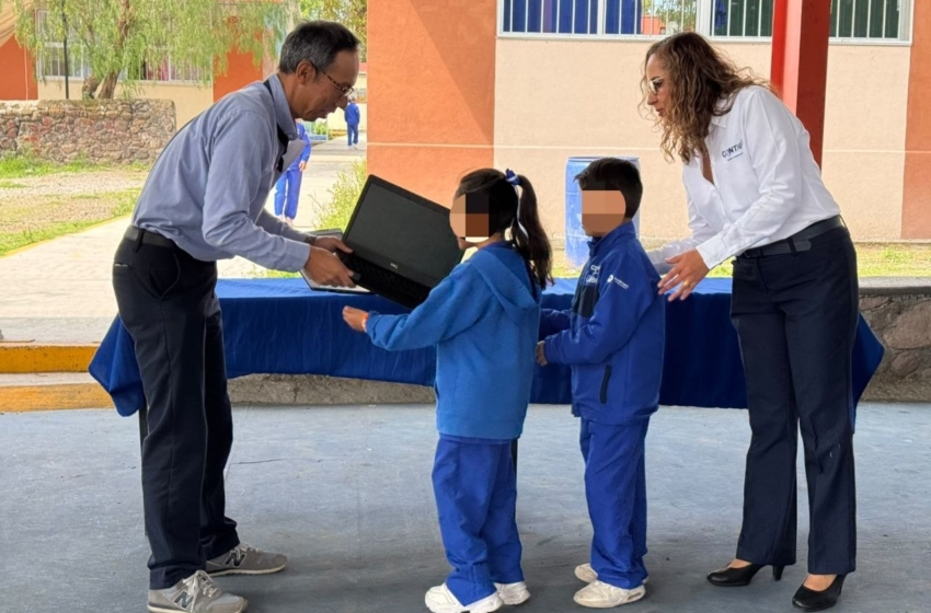  Donan 20 equipos de cómputo para fortalecer habilidades digitales de estudiantes en El Marqués