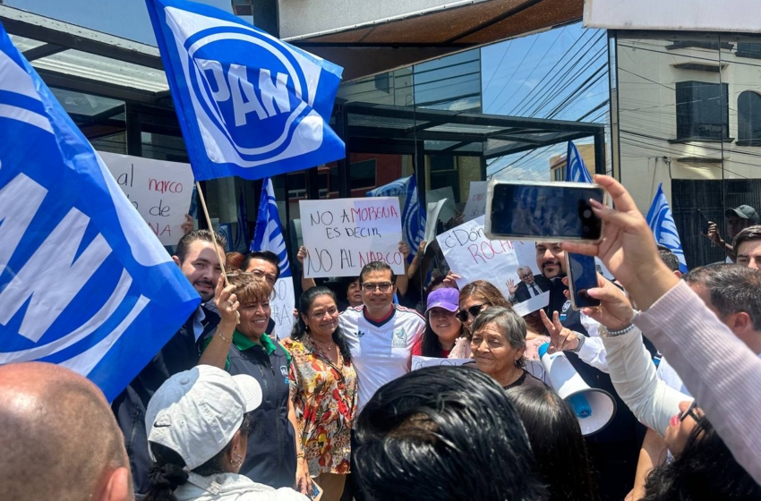  PAN Querétaro presenta 45 mil firmas ante el INE para quitarle el registro a Morena
