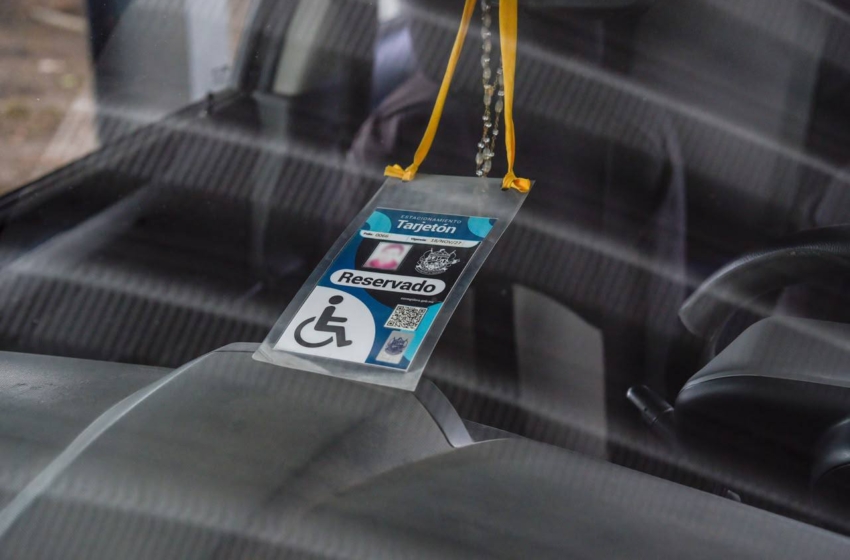  DIF Corregidora ha entregado más de 800 tarjetones de estacionamiento para personas con discapacidad