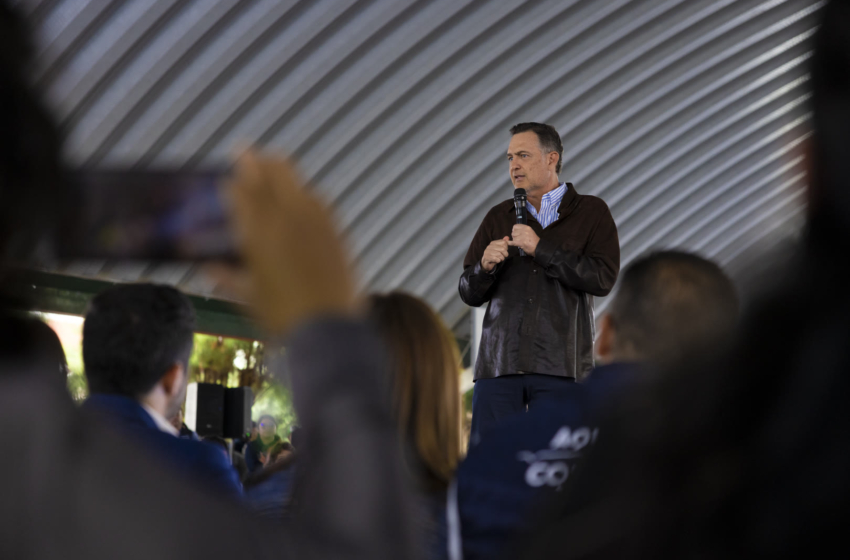  Kuri encabeza ceremonia de conclusión de bachillerato para adultos en Querétaro