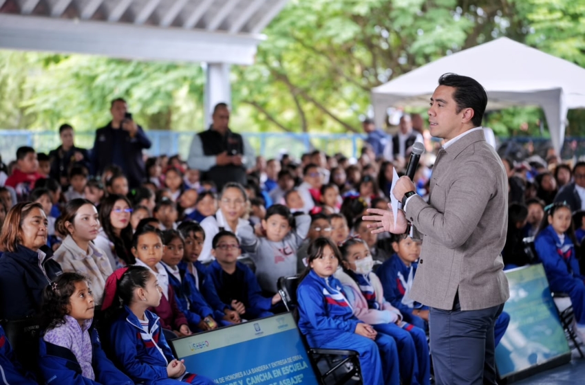  Felifer Macías entrega techumbre y cancha rehabilitada en Escuela Primaria “Juana de Asbaje”