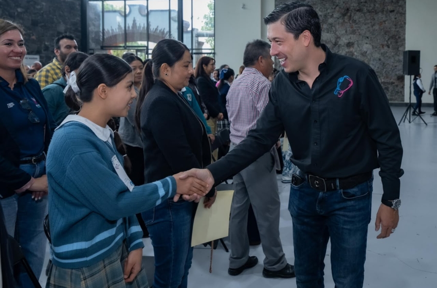  Rodrigo Monsalvo reconoce liderazgo de niñas, niños y adolescentes en El Marqués