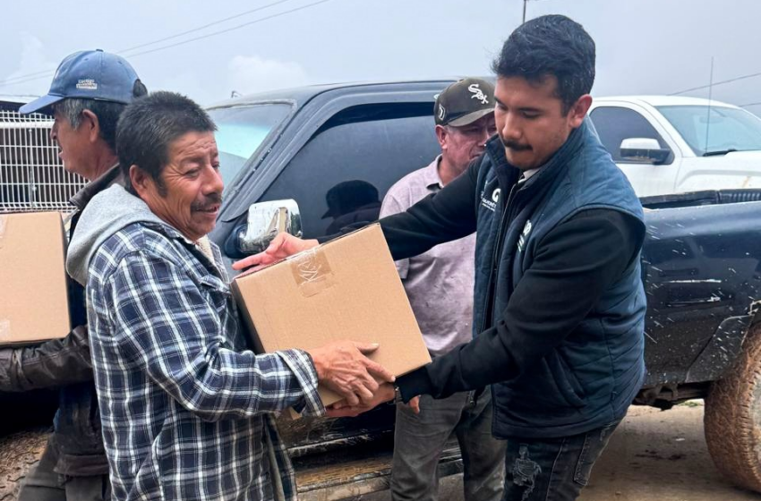  SEDIF entrega apoyos alimentarios a familias afectadas por derrumbes en Pinal de Amoles