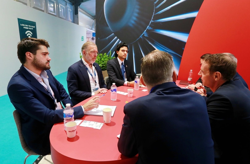  Marco Del Prete promueve a Querétaro en la Feria Aeroespacial de Farnborough