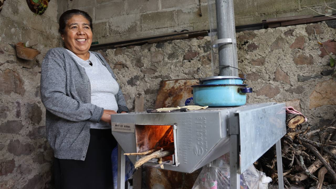  SEDIF entrega apoyos para mejorar viviendas y alimentación en comunidades de Querétaro